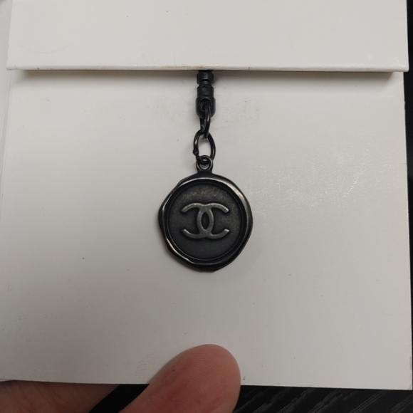 Cute Chanel charm - Picture 12 of 13